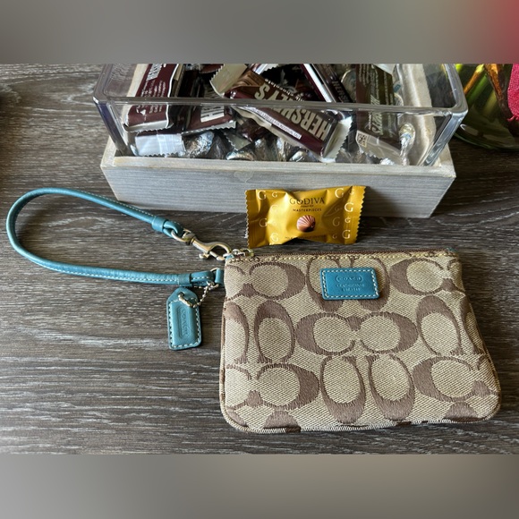Coach Wristlet - Picture 12 of 12